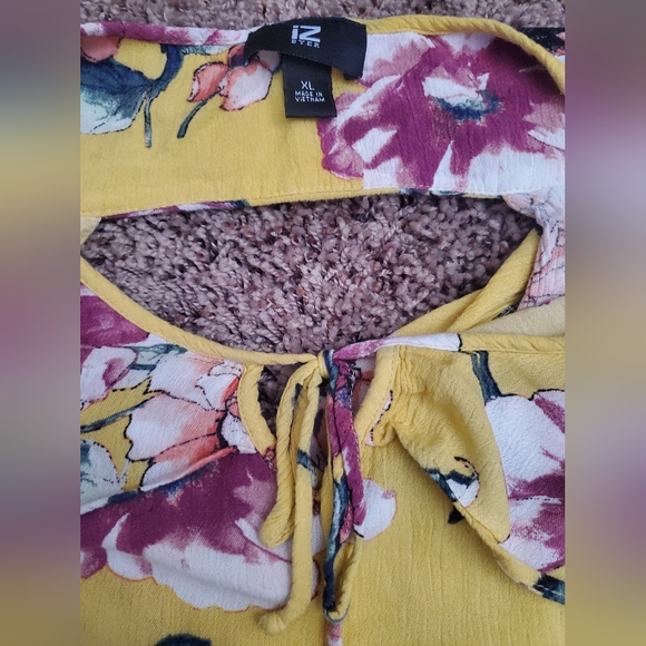 Floral cold shoulder top - Picture 3 of 8